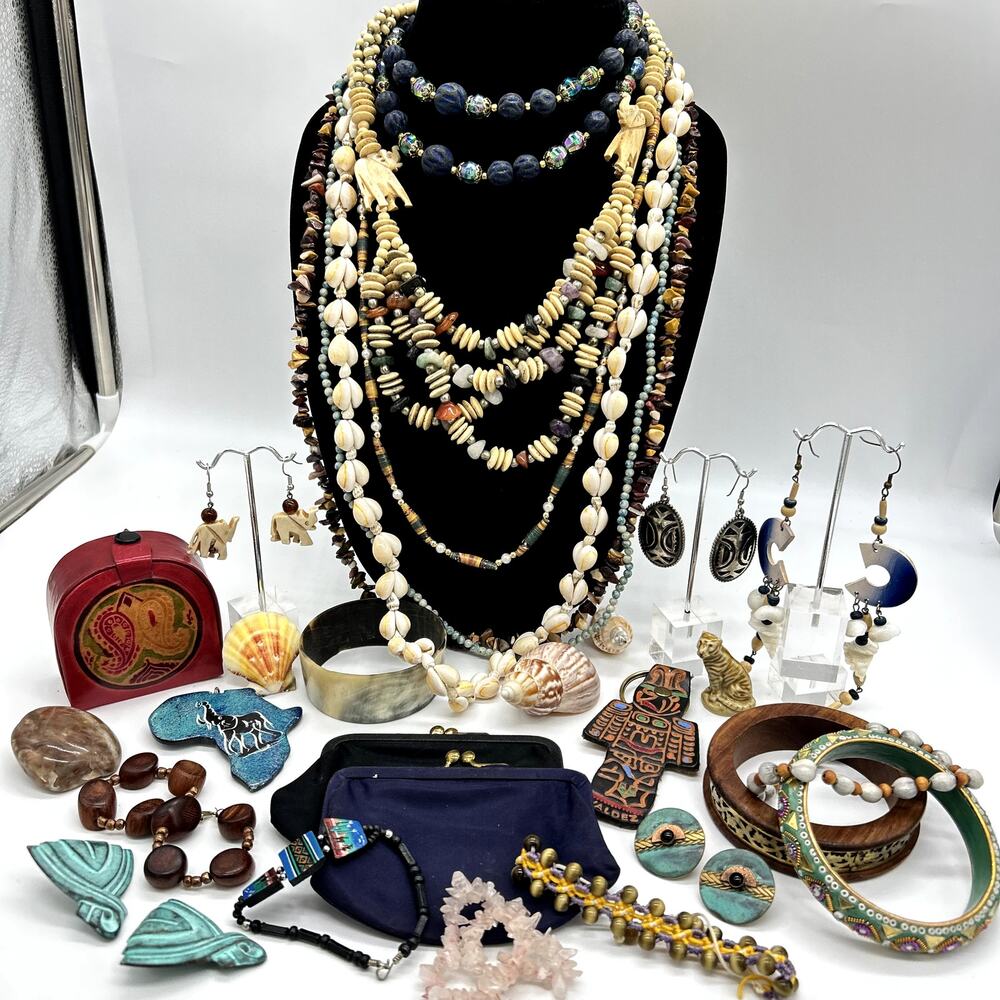 Vintage Estate Jewelry Trinket Lot World Traveler Eclectic Boho 25+ Piece Africa - Picture 9 of 9